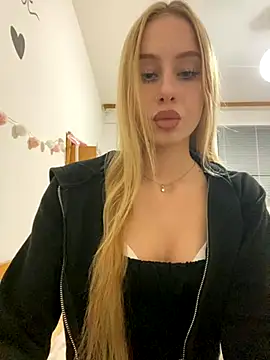 Snapshot of RemyStyles chatting on November 6, 6:31 pm RemyStyles online show from November 6, 6:31 pm