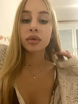 Snapshot of RemyStyles chatting on November 13, 6:18 pm RemyStyles online show from November 13, 6:18 pm