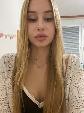 Snapshot of RemyStyles chatting on November 14, 10:51 pm RemyStyles online show from November 14, 10:51 pm