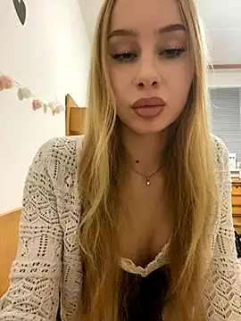 Snapshot of RemyStyles chatting on November 19, 7:58 pm RemyStyles online show from November 19, 7:58 pm