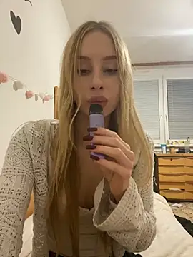 Snapshot of RemyStyles chatting on November 24, 8:30 pm RemyStyles online show from November 24, 8:30 pm