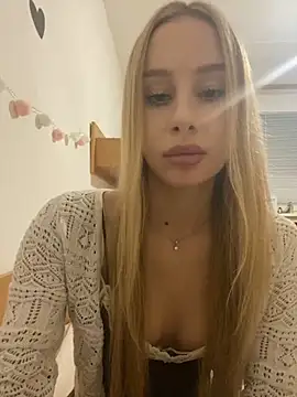 Snapshot of RemyStyles chatting on November 27, 10:45 pm RemyStyles online show from November 27, 10:45 pm