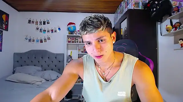 Snapshot of mirallesandbig chatting on October 10, 11:04 pm mirallesandbig online show from October 10, 11:04 pm