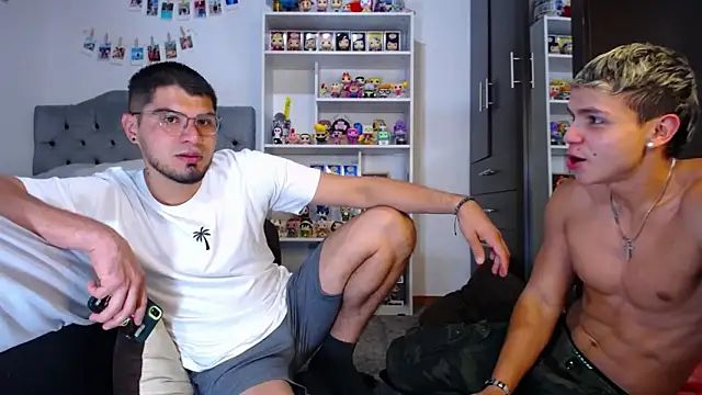 Snapshot of mirallesandbig chatting on October 11, 11:03 pm mirallesandbig online show from October 11, 11:03 pm