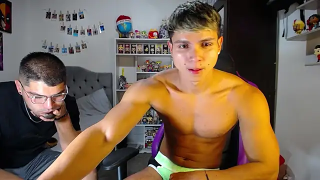 Snapshot of mirallesandbig chatting on October 12, 9:47 pm mirallesandbig online show from October 12, 9:47 pm