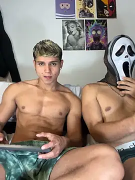 Snapshot of mirallesandbig chatting on October 17, 10:56 pm mirallesandbig online show from October 17, 10:56 pm