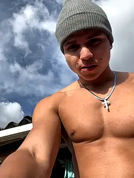 Snapshot of mirallesandbig chatting on October 19, 9:15 pm mirallesandbig online show from October 19, 9:15 pm