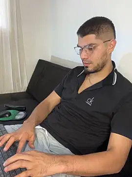 Snapshot of mirallesandbig chatting on October 27, 9:41 pm mirallesandbig online show from October 27, 9:41 pm