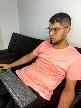 Snapshot of mirallesandbig chatting on December 4, 10:29 pm mirallesandbig online show from December 4, 10:29 pm