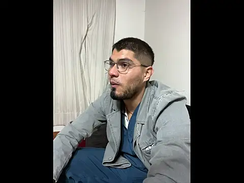 Snapshot of mirallesandbig chatting on December 15, 11:20 pm mirallesandbig online show from December 15, 11:20 pm