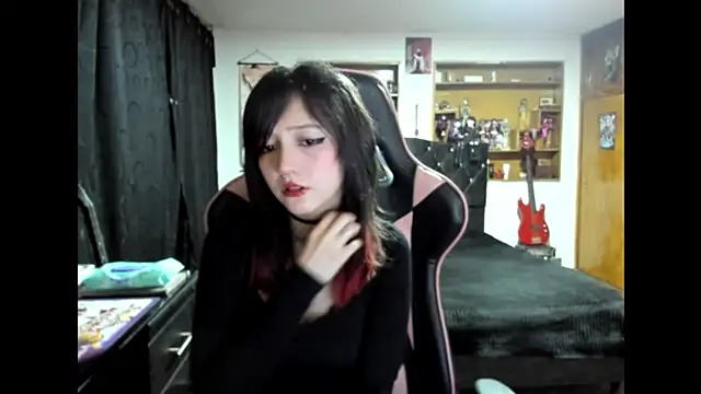 Snapshot of Maki_Zein_ chatting on November 21, 10:14 am Maki Zein online show from November 21, 10:14 am