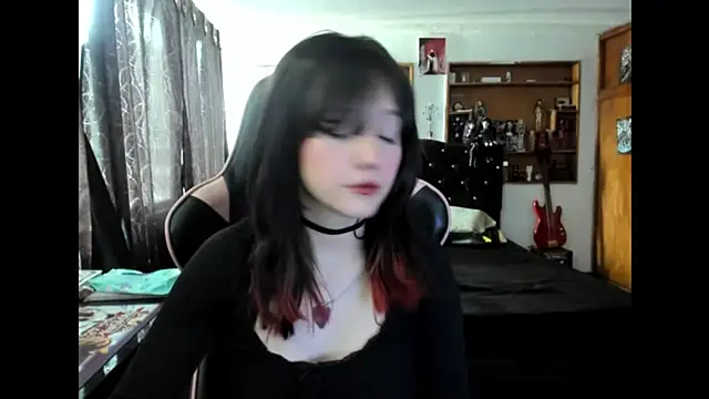 Snapshot of Maki_Zein_ chatting on November 28, 8:33 pm Maki Zein online show from November 28, 8:33 pm