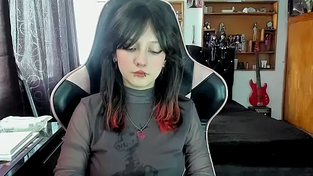 Snapshot of Maki_Zein_ chatting on December 17, 6:58 pm Maki Zein online show from December 17, 6:58 pm