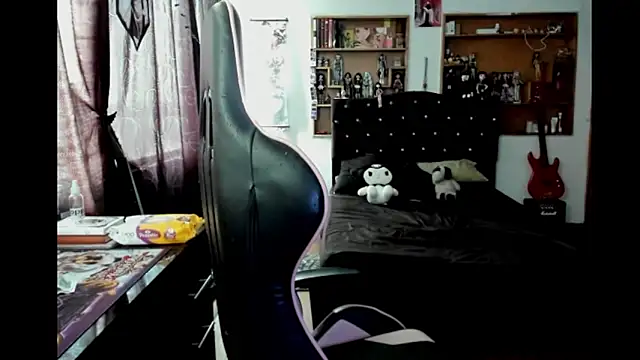 Maki Zein  online show from March 6, 4:36 pm