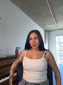 Lolathebaddie online show from February 4, 4:35 pm