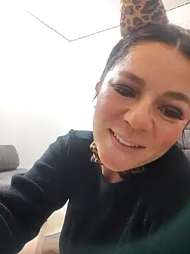 Snapshot of disneey2888 chatting on October 14, 2:34 am disneey2888 online show from October 14, 2:34 am