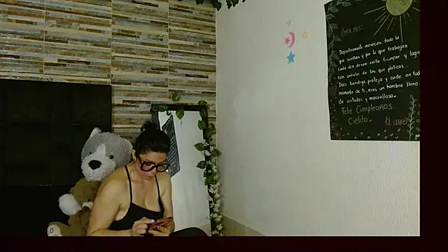 Snapshot of disneey2888 chatting on October 19, 3:07 am disneey2888 online show from October 19, 3:07 am