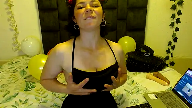 Snapshot of disneey2888 chatting on October 29, 3:36 pm disneey2888 online show from October 29, 3:36 pm