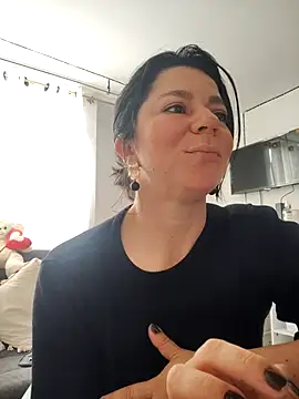 Snapshot of disneey2888 chatting on November 10, 4:17 pm disneey2888 online show from November 10, 4:17 pm