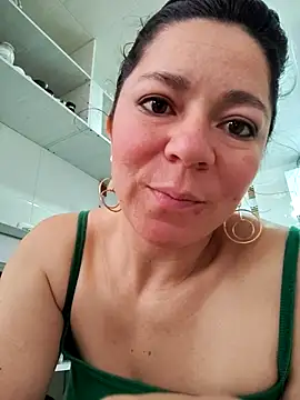 Snapshot of disneey2888 chatting on November 12, 12:27 pm disneey2888 online show from November 12, 12:27 pm