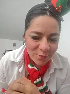 Snapshot of disneey2888 chatting on December 1, 4:34 pm disneey2888 online show from December 1, 4:34 pm