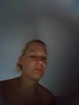Snapshot of SlyLady chatting on May 13, 4:32 am SlyLady online show from May 13, 4:32 am