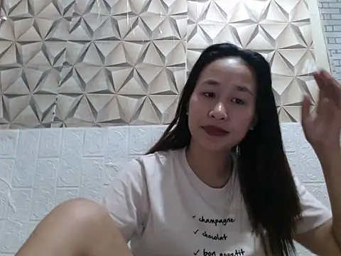 Snapshot of pretty_lusii chatting on March 13, 5:19 pm pretty lusii online show from March 13, 5:19 pm
