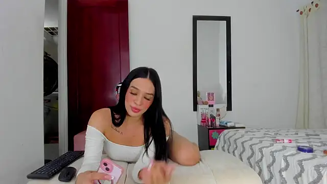 Snapshot of princesa_luissa chatting on November 11, 2:33 am princesa luissa online show from November 11, 2:33 am