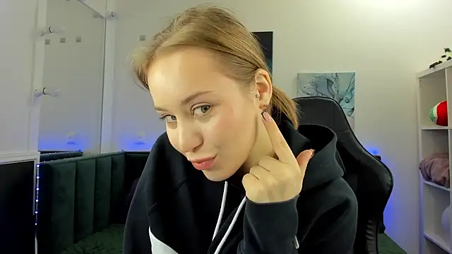 Snapshot of Melissa_new22 chatting on November 3, 12:02 am Melissa new22 online show from November 3, 12:02 am