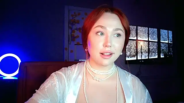 Snapshot of LolaMint_ chatting on November 1, 12:40 pm LolaMint online show from November 1, 12:40 pm