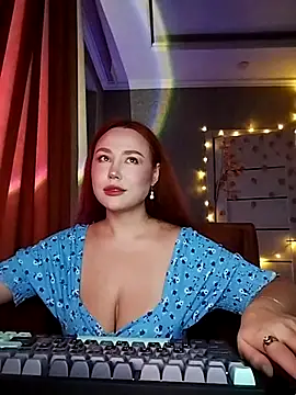 Snapshot of LolaMint_ chatting on December 2, 1:05 pm LolaMint online show from December 2, 1:05 pm