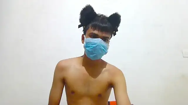 Snapshot of lil-twink19 chatting on May 21, 4:47 pm lil-twink19 online show from May 21, 4:47 pm