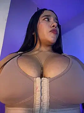 Snapshot of mis-violetha chatting on May 16, 12:29 am mis-violetha online show from May 16, 12:29 am