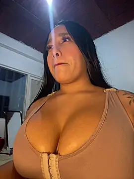Snapshot of mis-violetha chatting on July 26, 3:25 am mis-violetha online show from July 26, 3:25 am