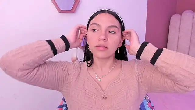 Ariana  clauss online show from December 3, 8:40 pm