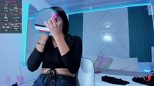 Snapshot of Briseida-White chatting on November 3, 1:45 pm Briseida-White online show from November 3, 1:45 pm