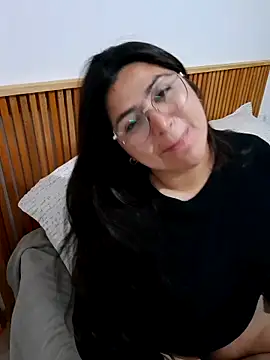 morenalatinaa online show from May 4, 1:29 pm