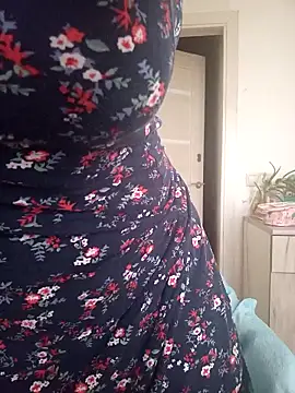 Snapshot of Ambika_beauty chatting on October 18, 11:00 am Ambika beauty online show from October 18, 11:00 am