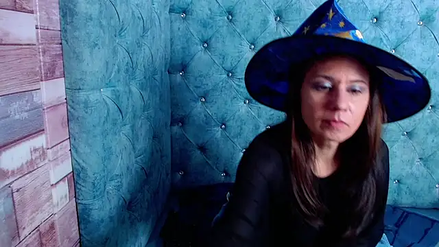 Kylie Bloom online show from October 31, 6:20 pm