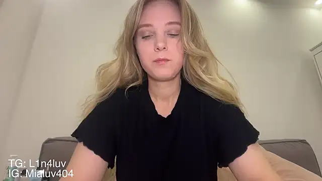AIicaparkerc online show from July 7, 6:34 pm