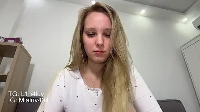 AIicaparkerc online show from July 23, 7:12 pm