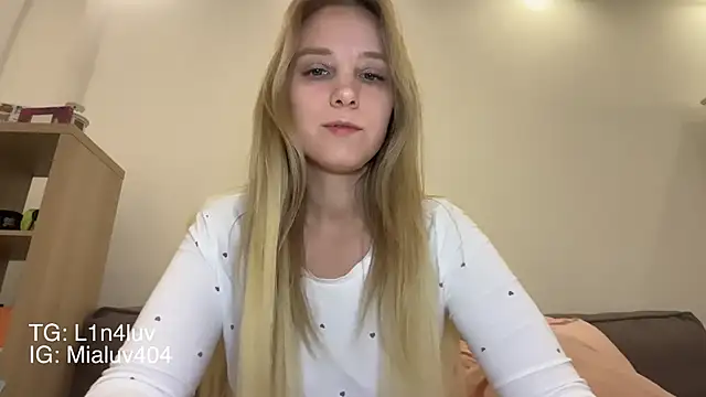 AIicaparkerc online show from July 30, 5:12 pm