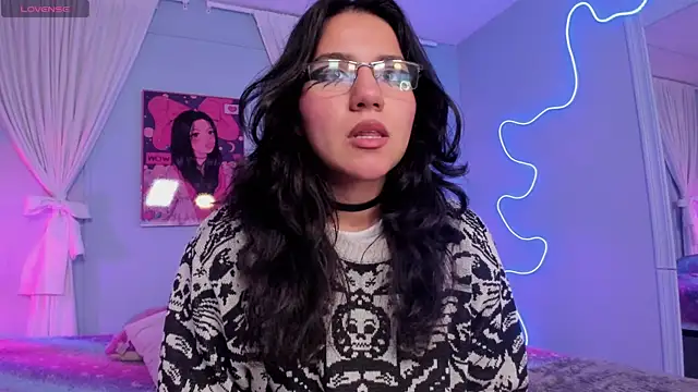 HollyPeach online show from January 10, 4:31 pm