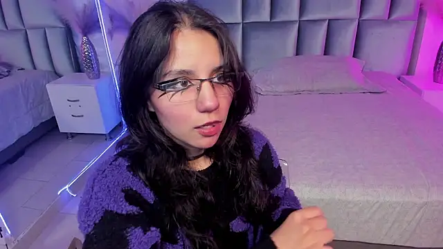 HollyPeach online show from February 18, 7:32 pm