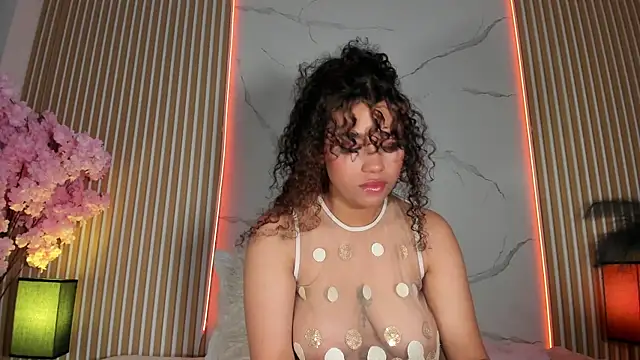 Snapshot of KellyAmbaris chatting on November 7, 7:36 pm KellyAmbaris online show from November 7, 7:36 pm