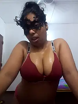 Expose Queen online show from April 29, 5:52 pm