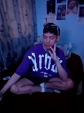 Snapshot of heyy_noah11 chatting on October 11, 4:33 am heyy noah11 online show from October 11, 4:33 am