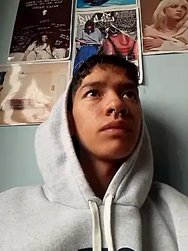 Snapshot of heyy_noah11 chatting on October 11, 4:38 pm heyy noah11 online show from October 11, 4:38 pm