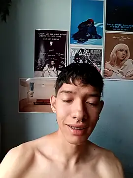 Snapshot of heyy_noah11 chatting on October 13, 6:41 pm heyy noah11 online show from October 13, 6:41 pm