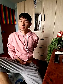 Snapshot of heyy_noah11 chatting on October 14, 3:35 pm heyy noah11 online show from October 14, 3:35 pm